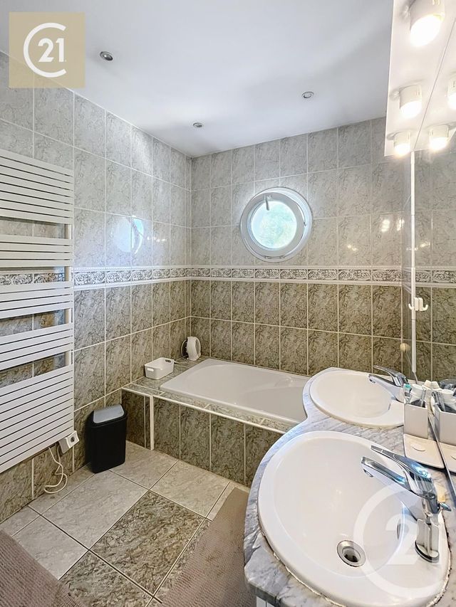 Afficher la photo en grand Maison à vendre - 8 pièces - 246 m2 - Beziers - 34 - LANGUEDOC-ROUSSILLON