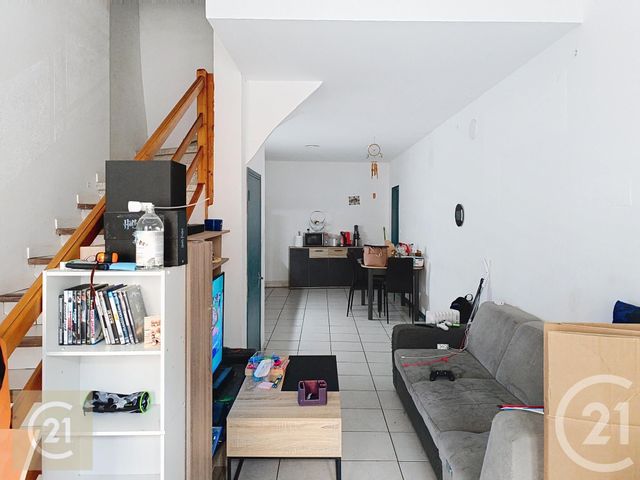 Maison à louer - 4 pièces - 75 m2 - Puisserguier - 34 - LANGUEDOC-ROUSSILLON